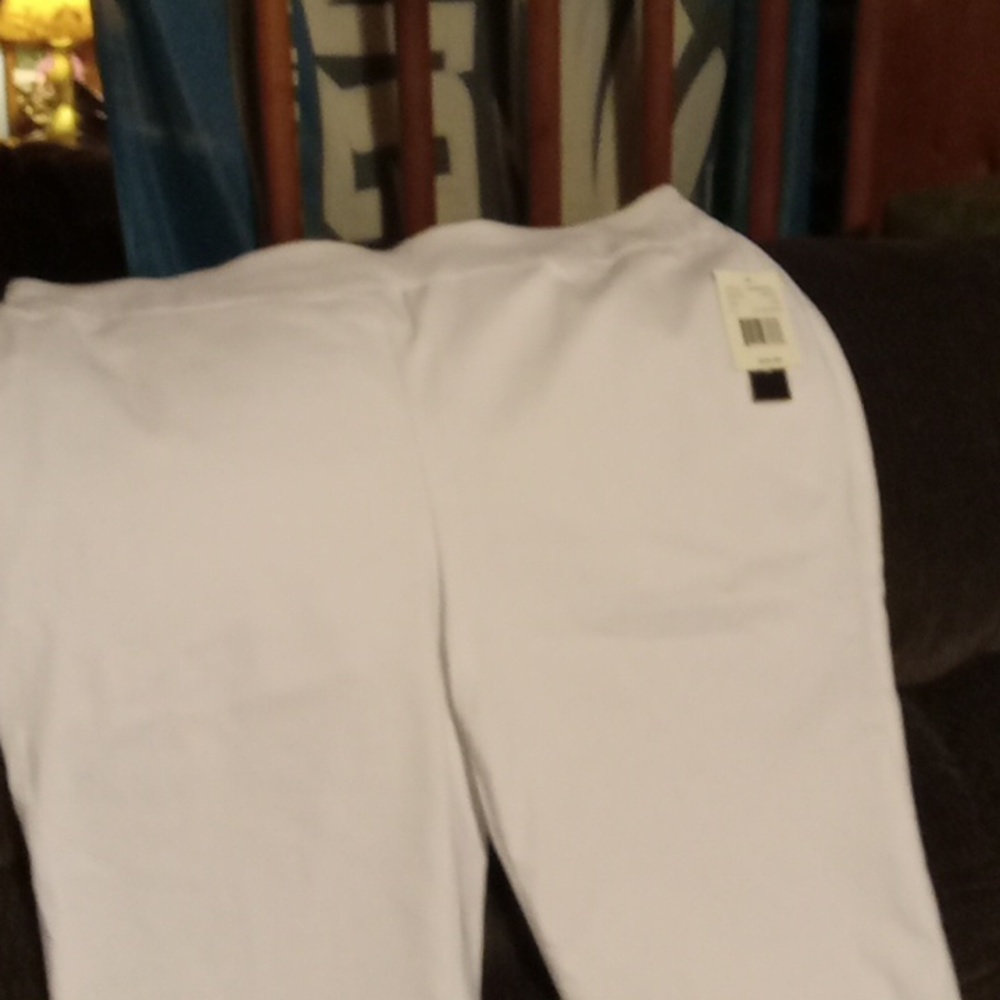 White Capri comfort waistband hidden elastic size 16w never worn